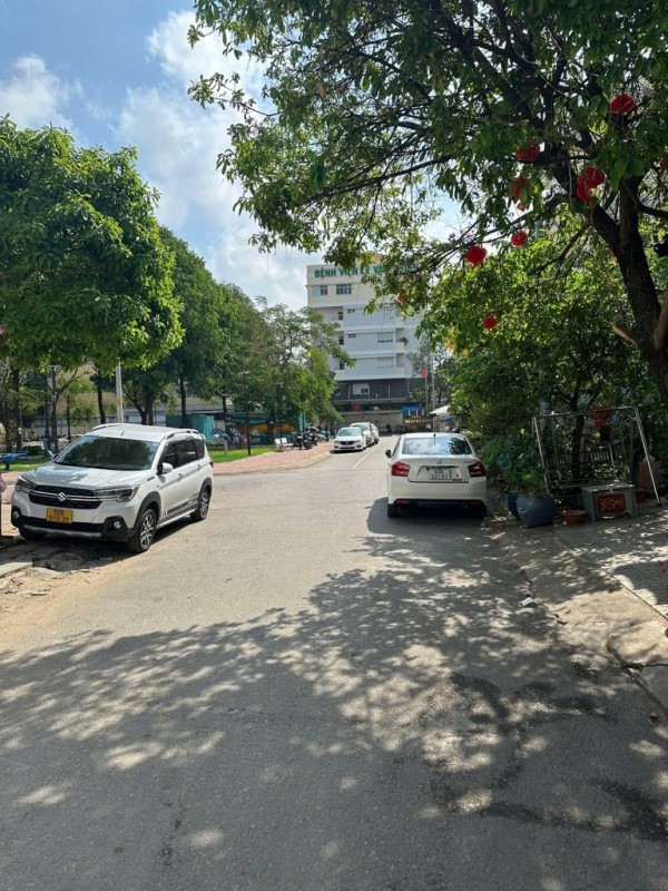 BÁN ĐẤT VIP QUẬN 2 - GẦN BV LÊ VĂN THỊNH