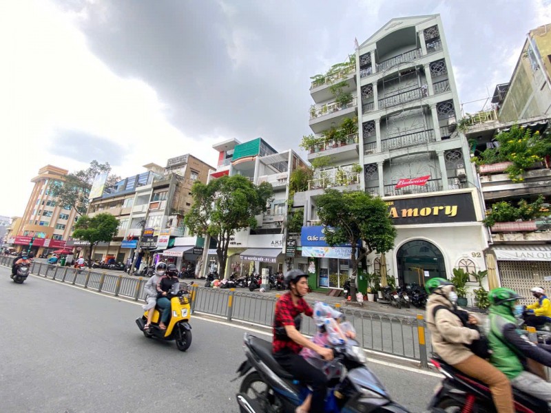BÁN NHÀ PHỐ MẶT TIỀN NGUYỄN BIỂU – TRUNG TÂM QUẬN 5 – THU NHẬP ỔN ĐỊNH 66.000 USD/năm