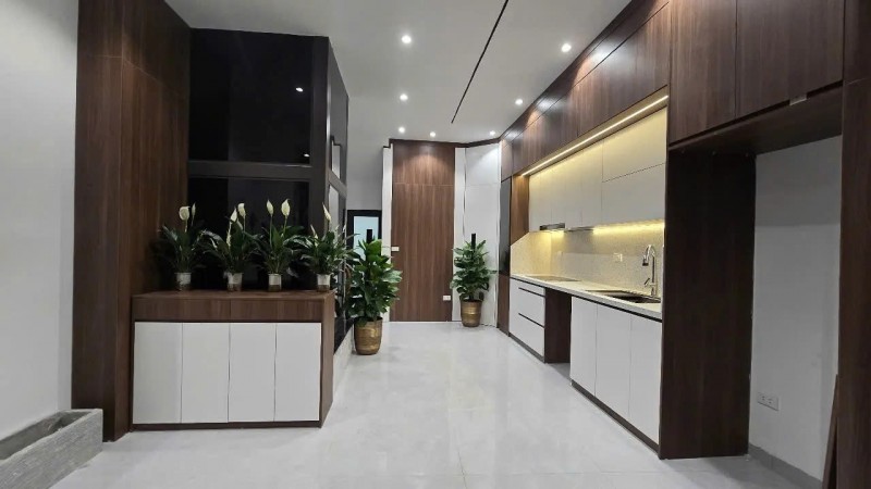 Bán Nhà Văn Chương2. 25m2. 5 tầng. mặt tiền 4.5m. giá 7.79 tỷ Đống Đa Hà Nội