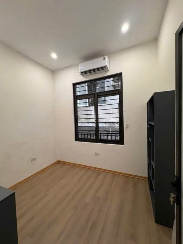 Cần bán nhà 5 tầng 20m ô tô đỗ rẻ nhất thị trường tại Minh Khai, HBT