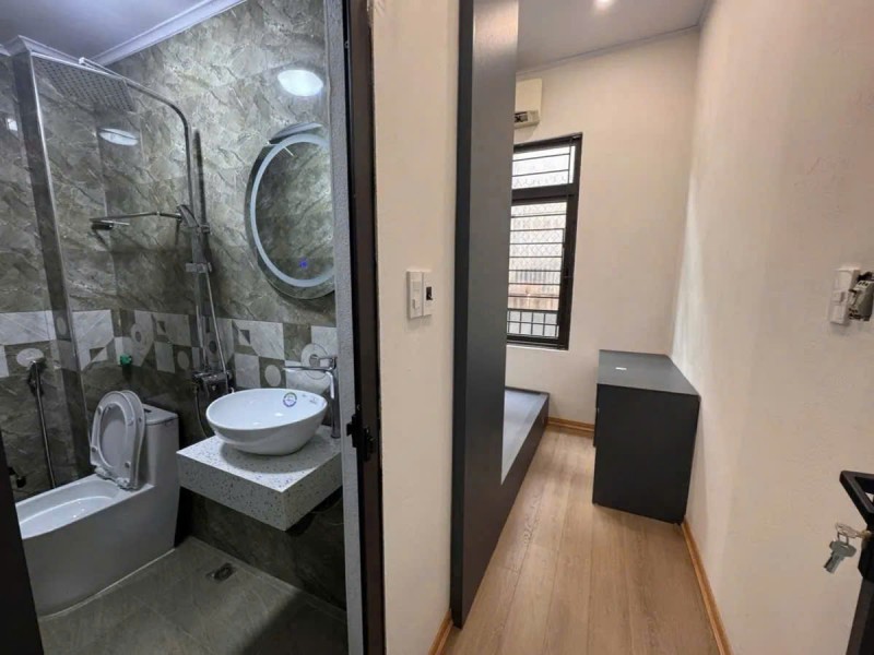 Cần bán nhà 5 tầng 20m ô tô đỗ rẻ nhất thị trường tại Minh Khai, HBT