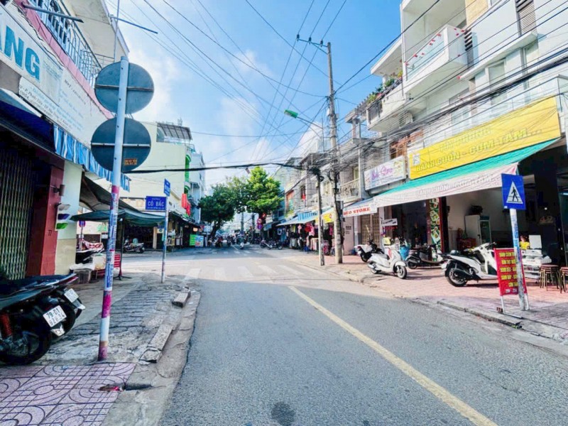 Bán nhà tttp Huỳnh Thúc Kháng 
 Diện tích: 96,6m2 Giá bán: 13,2 tỷ ( có thương lượng, thuế bên nào