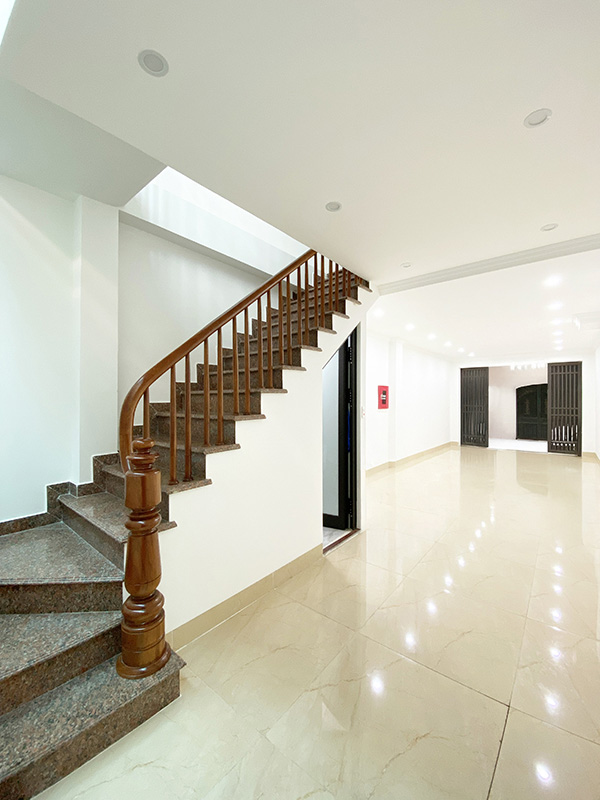 Nhà 6 tầng Phan Văn Trường, Cầu Giấy, Hà Nội cần bán ngay