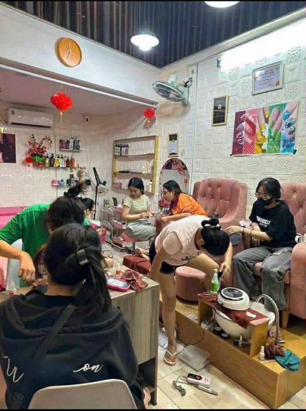 Chính chủ ( giá k thương lượng ) do có việc gấp nên cần Sang gấp tiệm nails hoạt động 4 năm