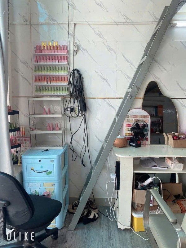 Do không ở Vn nữa nên em sang nhượng tiệm nail, mi, gội 3xtr gần nhà hàng,lượng khách nail, mi, gội