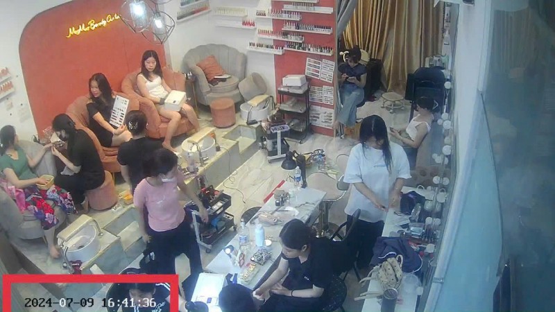 SANG TIỆM NAIL ở Hóc Môn đang hoạt động tốt , mở dc 3 năm