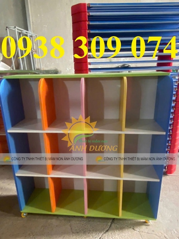 Tủ đựng cặp mầm non, kệ cặp mầm non 12 ô,kệ cặp dép mầm non