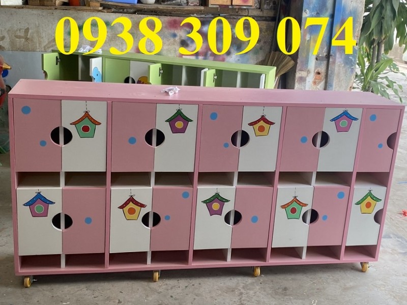 Tủ kệ đựng cặp cho bé mầm non, tủ kệ gỗ cặp dép mầm non
