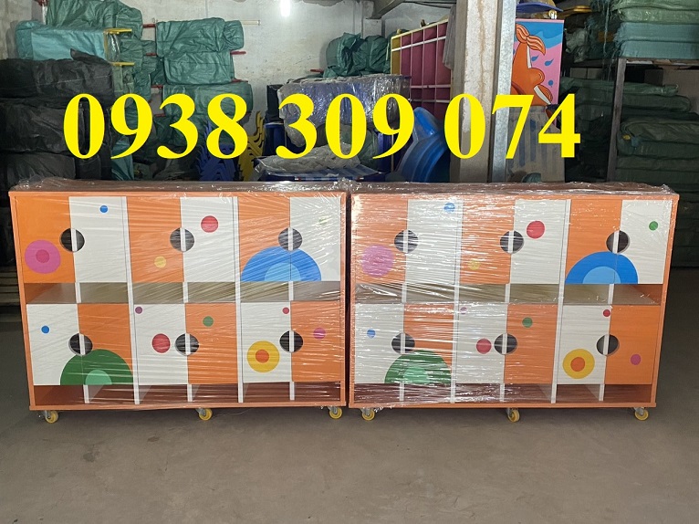 Tủ kệ đựng cặp cho bé mầm non, tủ kệ gỗ cặp dép mầm non