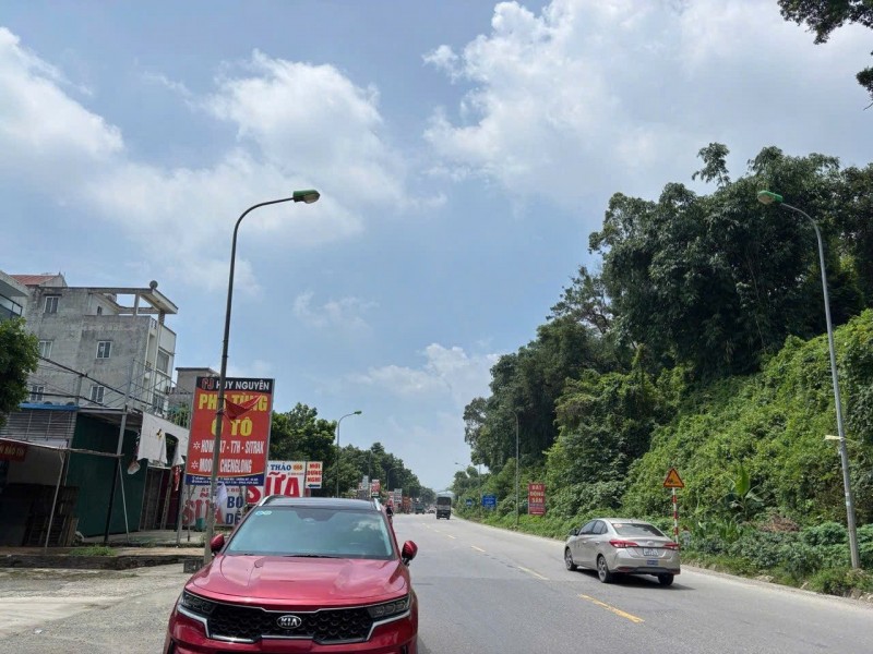 [Chính chủ] Bán lô đất 1000m2 mặt tiền 20m bám đường QL21 đối diện ĐH Lâm Nghiệp, view Hồ Xuân Mai