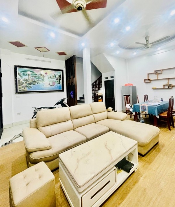 Bán nhà Tựu Liệt, Thanh Trì, Ô tô, gần phố, 42m2, 6.9  tỷ (CTL)