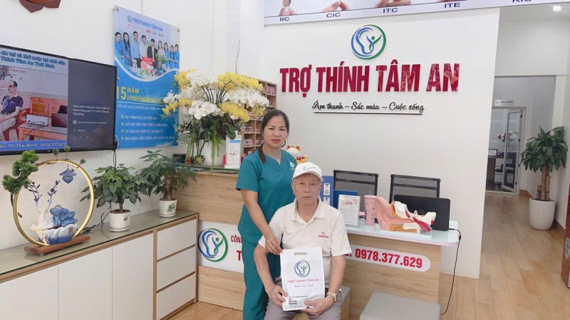 Máy trợ thính món quà ý nghĩa  cho ông bà bố mẹ
