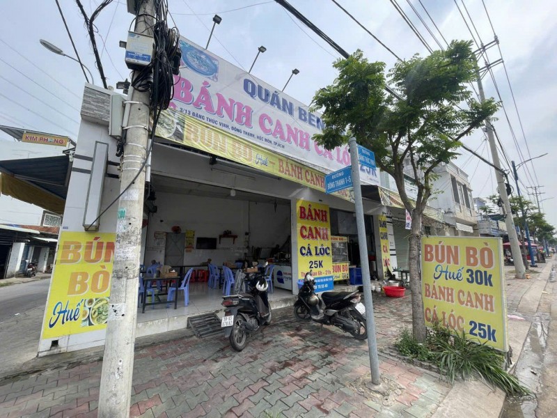 Hóc Môn ! SANG RẺ QUÁN BÁNH CANH CÁ LÓC – BÚN BÒ HUẾ , Góc 2 MT , DT : 12m  x 12m , MT đường lớn