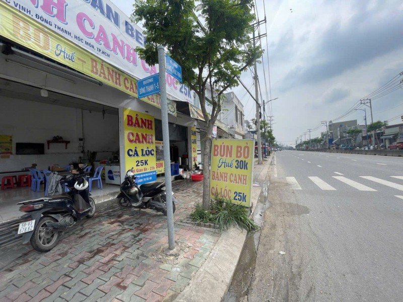 Hóc Môn ! SANG RẺ QUÁN BÁNH CANH CÁ LÓC – BÚN BÒ HUẾ , Góc 2 MT , DT : 12m  x 12m , MT đường lớn
