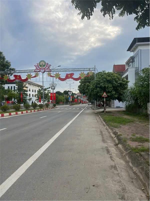 ĐẤT ĐẸP - GIÁ TỐT - Vị Trí Đắc Địa Tại Mặt đường Trương Hán Siêu, Thành phố Hoà Bình