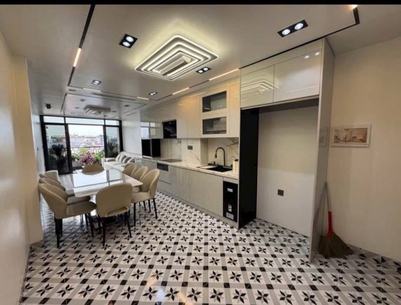 BÁN NHÀ- 45M,7 TẦNG TRUNG TÂM NGỌC LÂM NGUYỄN VĂN CỪ, ĐI BỘ RA CHỢ -20M RA PHỐ, THANG MÁY - GIÁ 8 TỶ