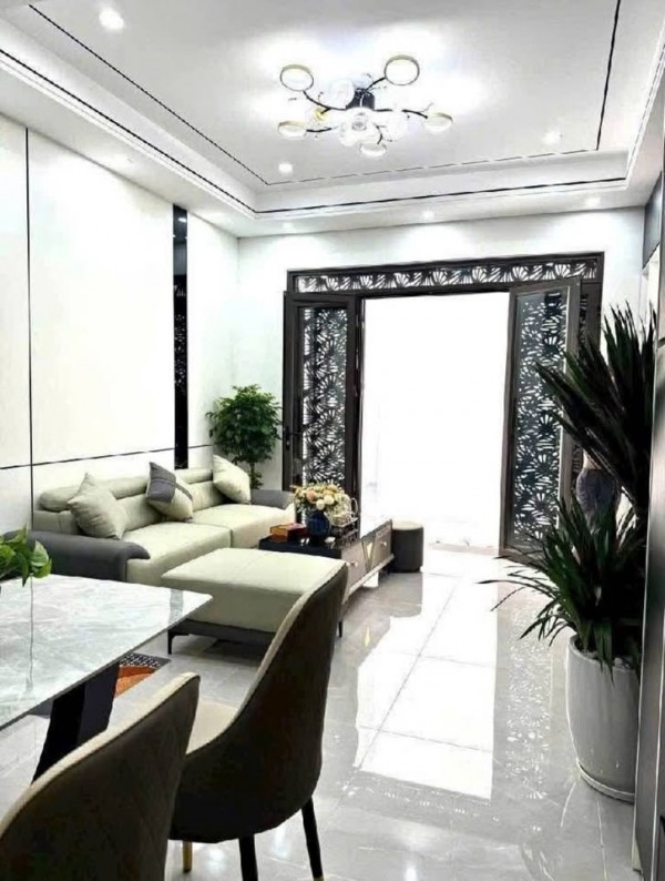 BÁN NHÀ- 45M,7 TẦNG TRUNG TÂM NGỌC LÂM NGUYỄN VĂN CỪ, ĐI BỘ RA CHỢ -20M RA PHỐ, THANG MÁY - GIÁ 8 TỶ
