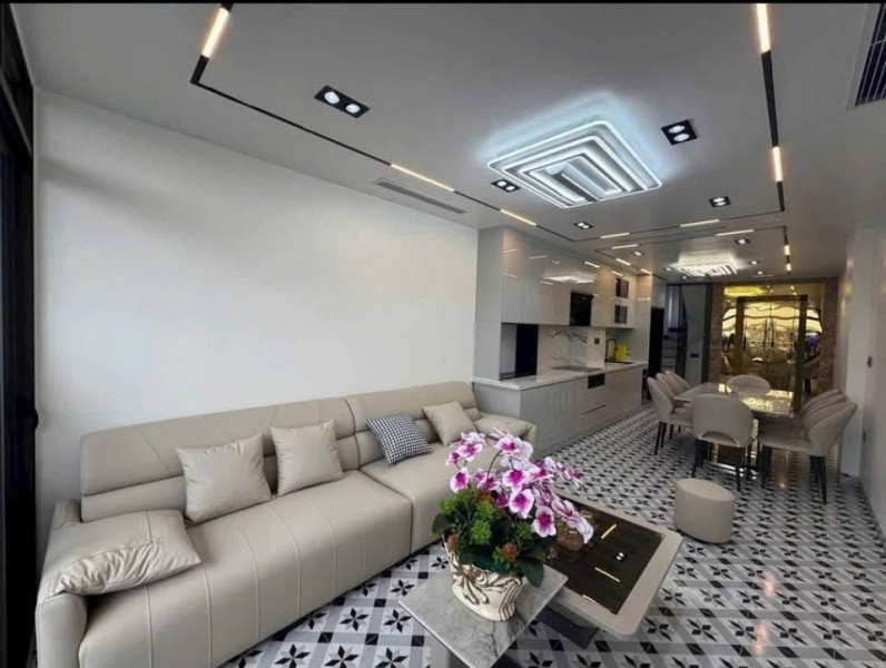 BÁN NHÀ- 45M,7 TẦNG TRUNG TÂM NGỌC LÂM NGUYỄN VĂN CỪ, ĐI BỘ RA CHỢ -20M RA PHỐ, THANG MÁY - GIÁ 8 TỶ