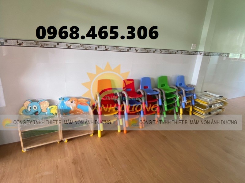Ghế tay vịn mầm non, ghế nhựa mầm non có tay vịn
