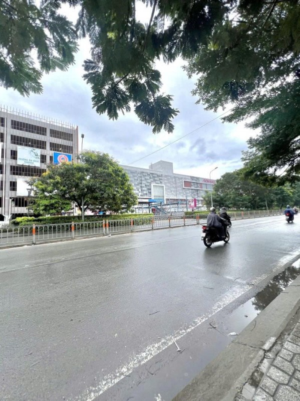 Bán nhà Mặt tiền Bờ Bao Tân Thắng, ngay Aeon Tân Phú, 4x30m, 2 Tầng cũ, 25,9 tỷ