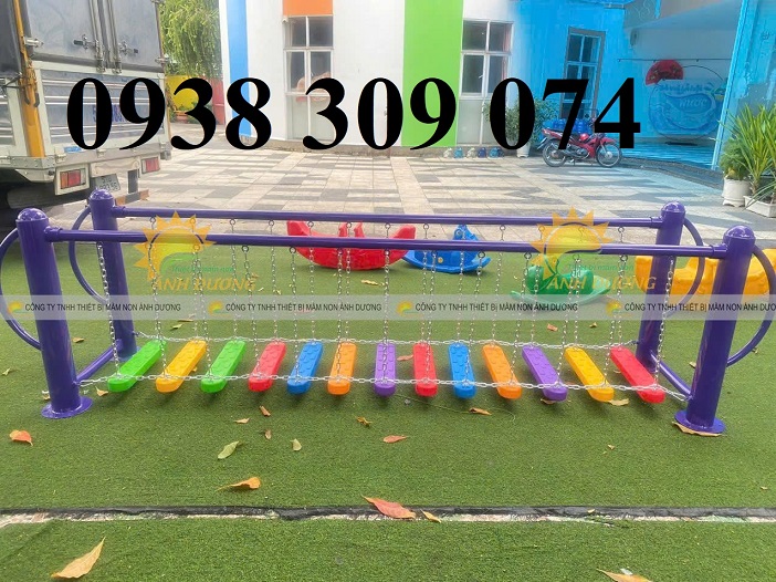 Cầu thăng bằng dao động, thang thăng bằng mầm non