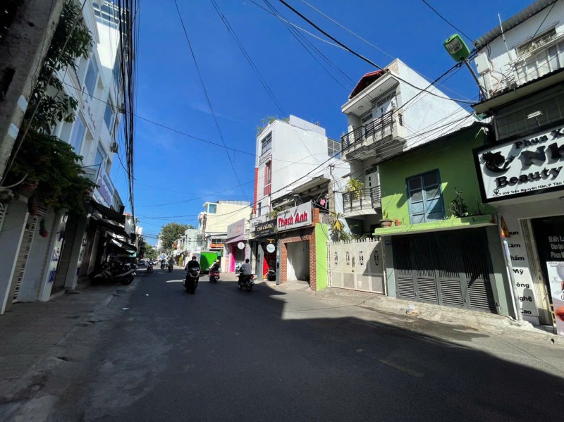 Bán nhà hai tầng mặt tiền đường Trần Nguyên Hãn- Nha Trang- Khánh Hoà
 Diện tích thực tế 63m2 Giá:
