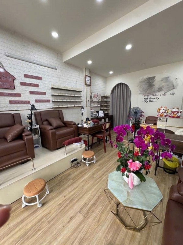 Sang tiệm nail, mi, gội tại 798 An dương vương. Q6.
