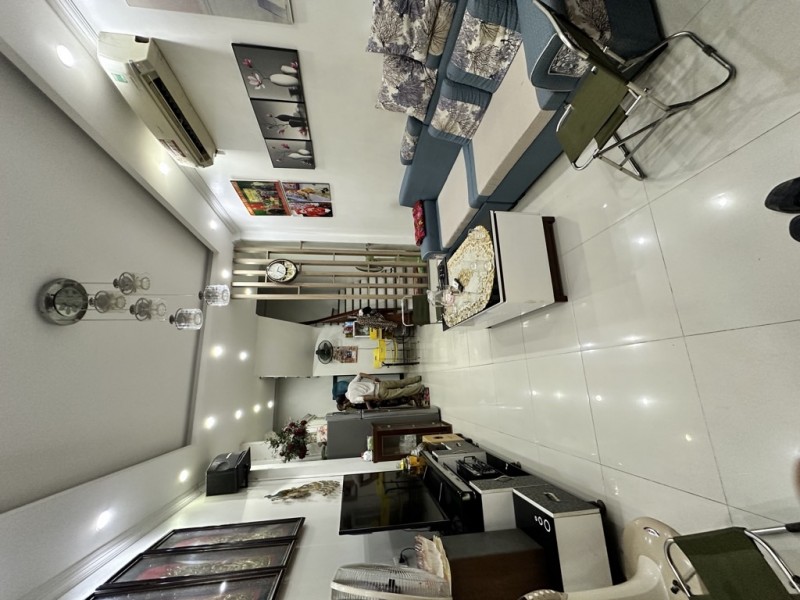 BÁN NHÀ GIA QUẤT, LONG BIÊN-35M- NHỈNH 6 TỶ( TL)