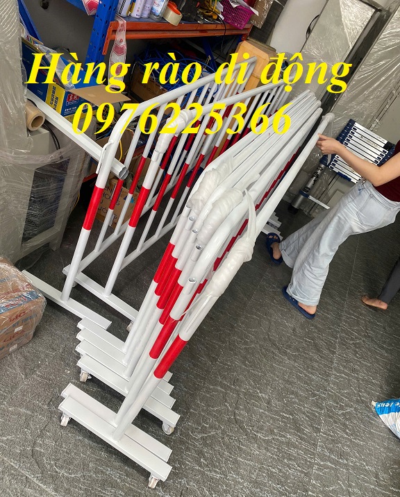 Giá hàng rào chắn di động khổ 1m x 2m