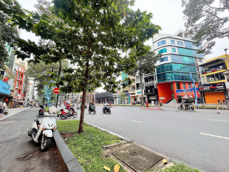 ĐỘC TÔN HIẾM BÁN - MTKD Đ.TRẦN HƯNG ĐẠO, QUẬN 1 - DÒNG TIỀN ĐỀU 88TR/TH - GIANG GIANG: 0901611116
