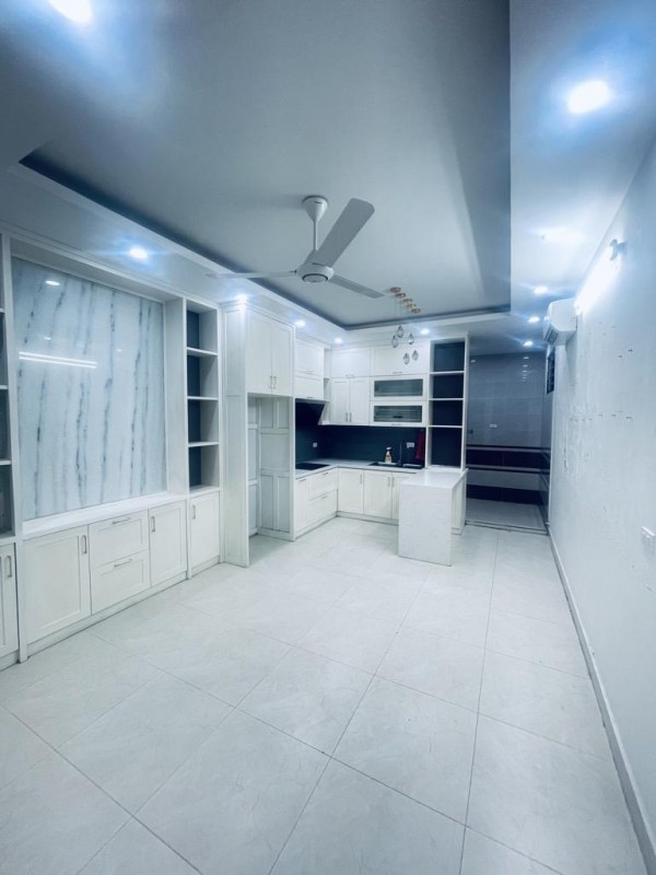 Bán nhà mặt phố Trần Thái Tông 56m2, 7 tầng, thang máy, lô góc 2 mặt ô tô tránh