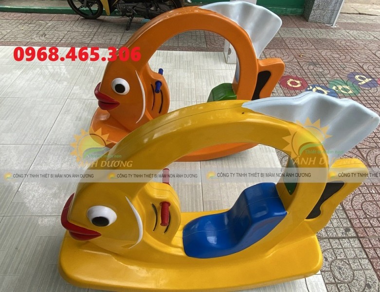 Bập bênh đôi 2 con cá trẻ em, bập bênh composite mầm non, bập bênh đế cong mầm non