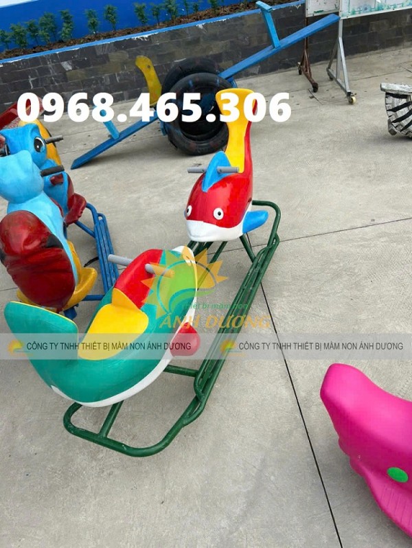 Bập bênh đôi 2 con cá trẻ em, bập bênh composite mầm non, bập bênh đế cong mầm non