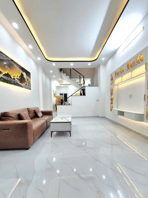 SÁT MẶT  TIỀN XE HƠI Q7 
CÓ 7 TỎI