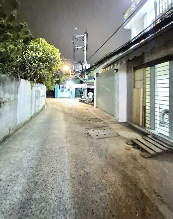 SÁT MẶT  TIỀN XE HƠI Q7 
CÓ 7 TỎI