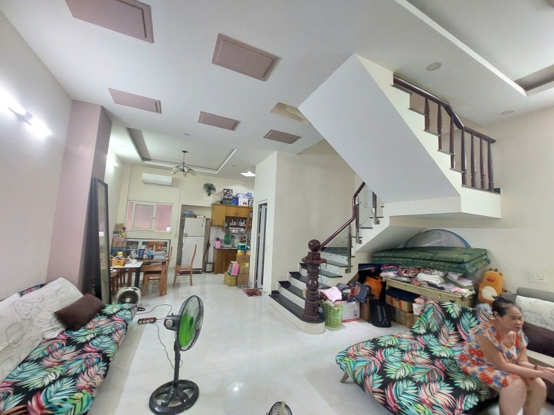Bán nhà Quận 9, Tăng Nhơn Phú A, đường 339: 80m2, 3 tầng, 4PN, SH, 7.39 tỷ.