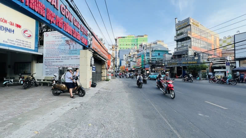 Bán nhà Mặt tiền Lê Quang Định, gần Phạm Văn Đồng, 2 chiều, 8,7x28m, 3 Tấm cũ, 52 tỷ.