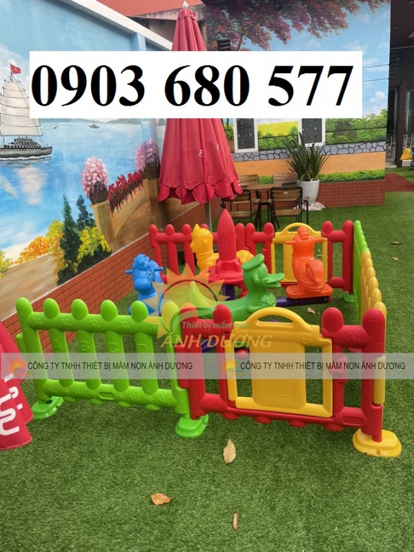 Rào chắn bằng nhựa lắp ghép dành cho trẻ em mầm non