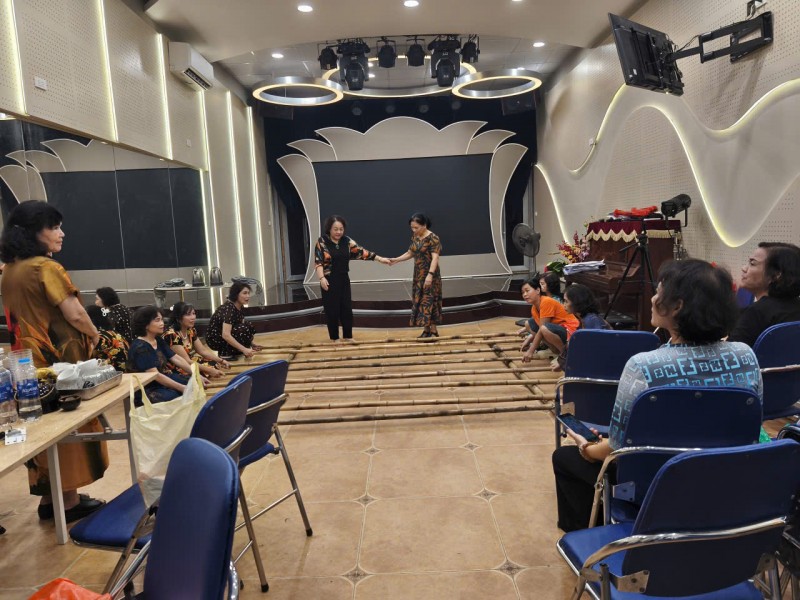 Dụng cụ nhảy sạp , đạo cụ nhảy sạp 