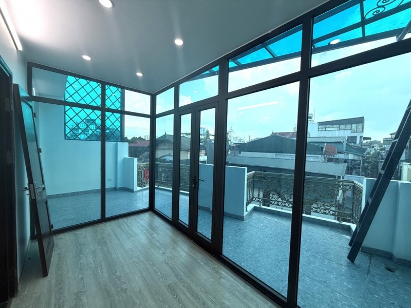 BÁN NHÀ ĐẸP NGUYỄN SƠN LONG BIÊN,THANG MÁY, LÔ GÓC. OTO-38M NHỈNH 11 TỶ (TL)