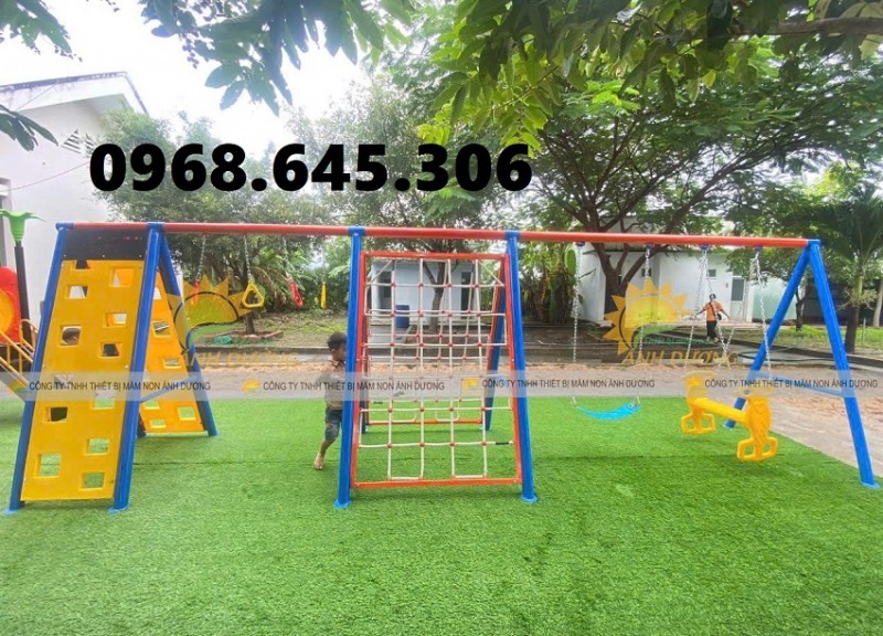 Xích đu trẻ em, thang leo trẻ em ngoài trời