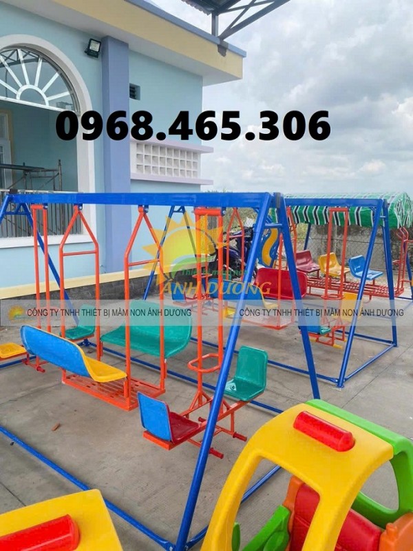 Xích đu trẻ em, thang leo trẻ em ngoài trời