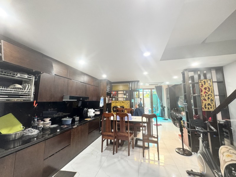 Bán nhà  đường Số 15, Hiệp Bình Phước, Thủ Đức. DT 62m2, 5 tầng, 5PN, sổ hồng. Giá 8.5 tỷ.