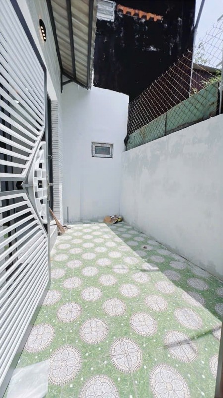 HẺM 1/ DT  NGANG 3.75 DÀI 9 NỞ 3.8 NHÀ MỚI ĐÚC Q4 CÓ 2 TỶ NHỈNH