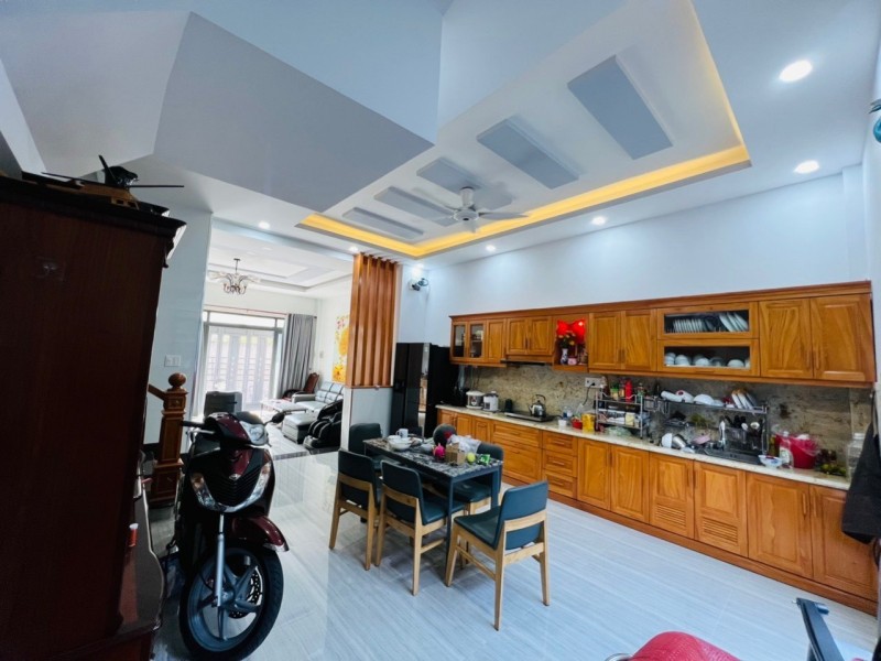 Bán nhà 4 tầng, 3PN đường Lê Đình Quản, Cát Lái, Q.2. TP HCM. DT 96m2, SH, giá 9.15 tỷ.