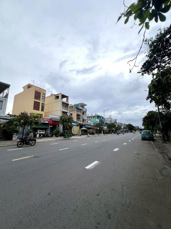 Bán nhà Mặt tiền Đỗ Bí, gần ngã tư Thạch Lam - Nguyễn Lý, 8x19m, Cấp 4, chào 18,9 tỷ.