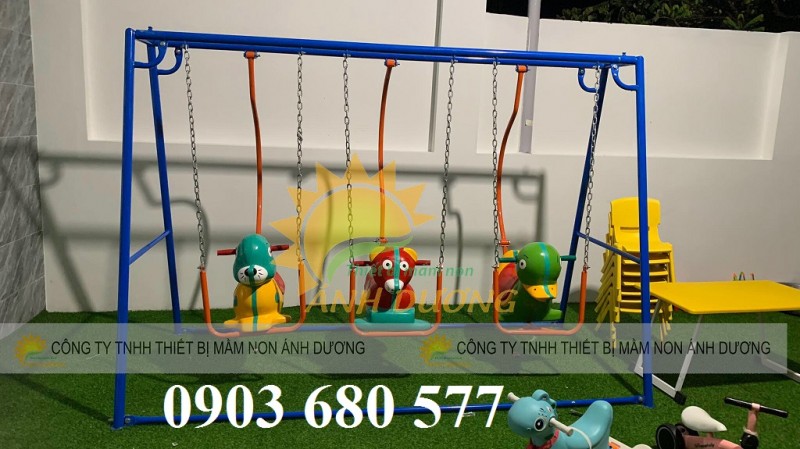 Xích đu ngoài trời dành cho trẻ em mầm non