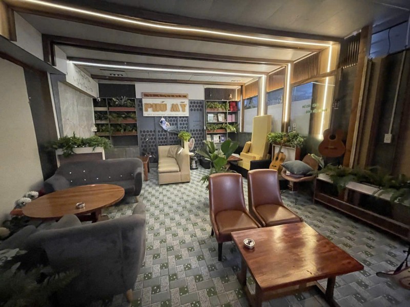 Nhà Bè ! QUÁN CAFÉ ĐẸP LẮM ! SANG RẺ CHỈ 179 tr QUÁN CAFE GÓC 2 MT
Liên hệ: 0973508530 ( chính chủ