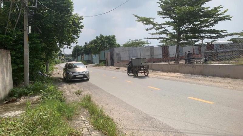 Lô ĐẤT Mặt tiền đường 20m TÂN THỚI NHÌ, Hóc Môn, Diện tích 2.300m2 (20 x 115), gần Chợ Hóc Môn.