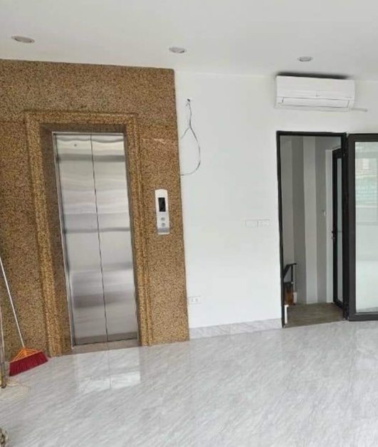 Cho thuê nhà mới, căn góc, Thái Hà, thang máy; vỉa hè 116m2* 5T- 45 Tr